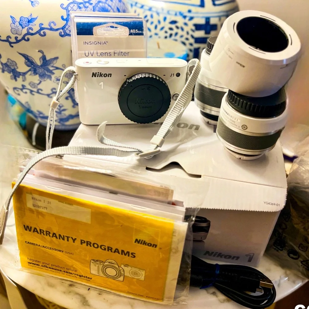 Nikon J1 mirrorless digital camera with VR kit & lenses- like new